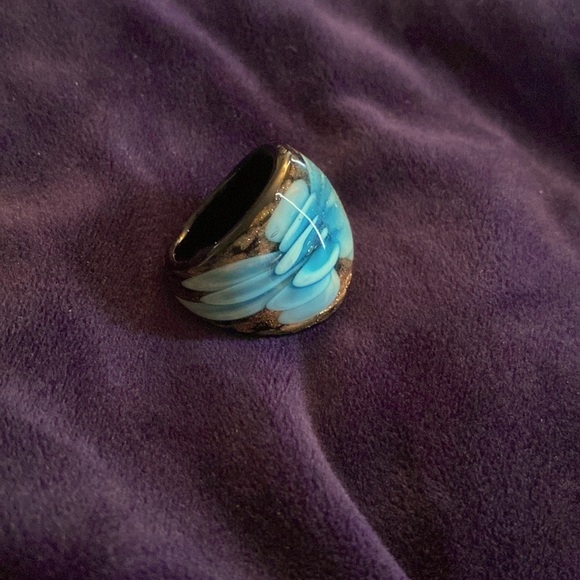 Galéries Lafayette glass ring w/ aqua blue flower & bronze glitter base. - Picture 3 of 4